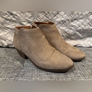 Tan Faux-Suede Ankle Booties by Soda, Women’s Size 6/6.5 in Great Used Condition